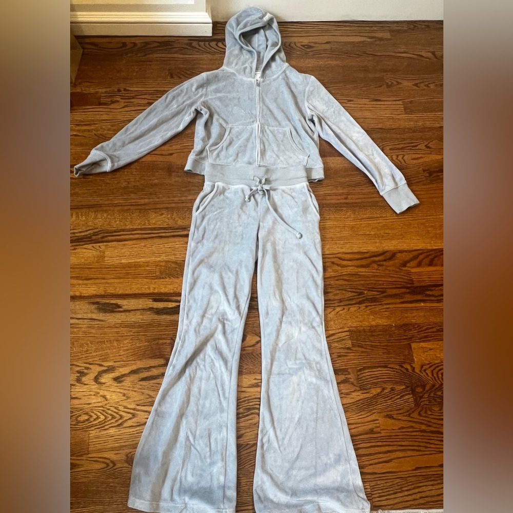 Aerie Gray velour Pants with matching zip up. Style set